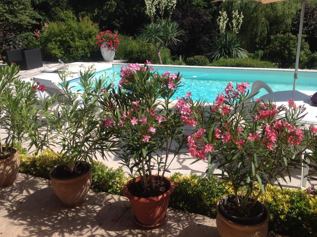 Domaine De La Provencale Bed & Breakfast Saint-Didier-de-la-Tour Екстериор снимка